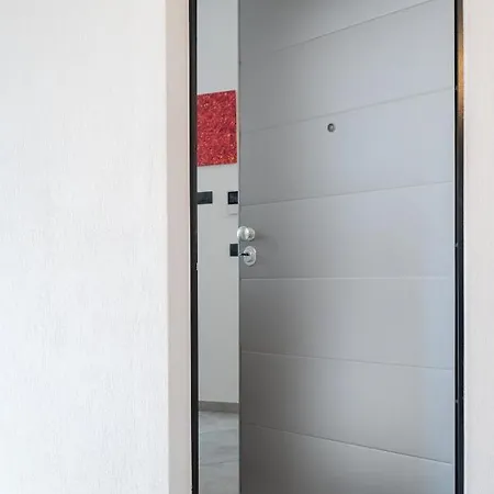Apartment Brand New With Garage - Close To The